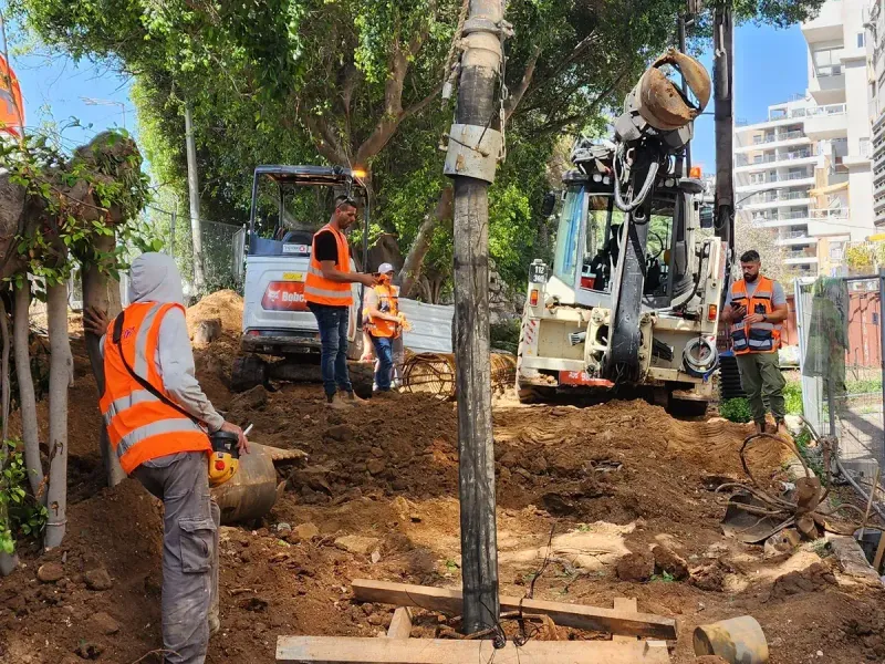 קידוח כלונסאות באזור עירוני - ציוד מקצועי