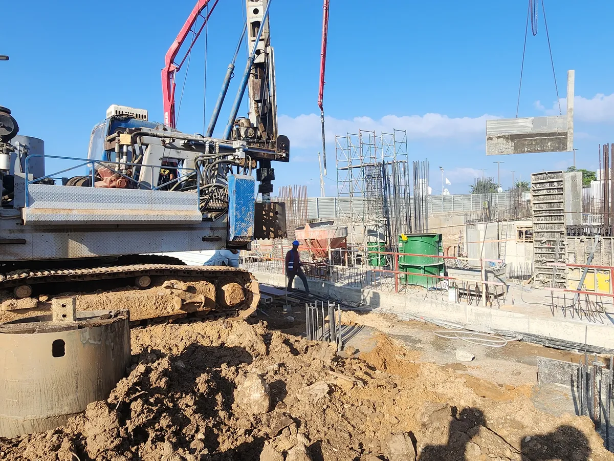 ביסוס מנוף הרצליה - חברת פרושקובסקי